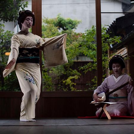 Hyatt Centric Kanazawa Ngoại thất bức ảnh A scene from a traditional Japanese dance