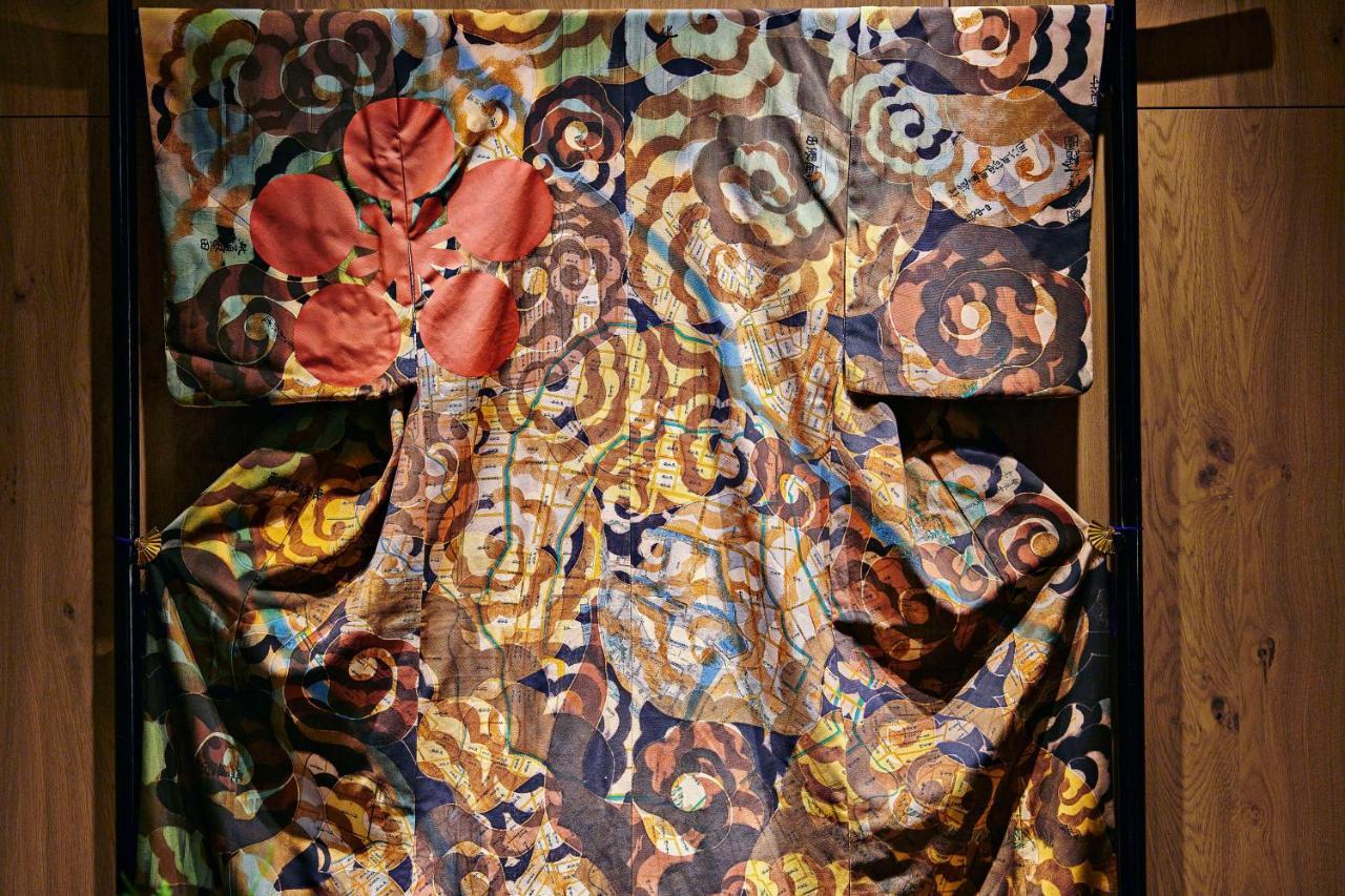 Hyatt Centric Kanazawa Ngoại thất bức ảnh A silk fabric