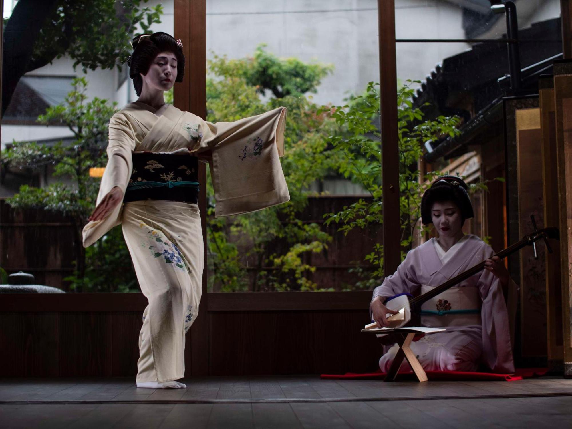 Hyatt Centric Kanazawa Ngoại thất bức ảnh A scene from a traditional Japanese dance